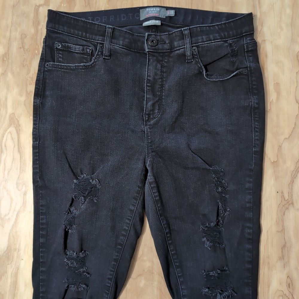 Torrid Womens 14 33x27 Black Distressed Sky High Skinny Premium Stretch Jeans‎
